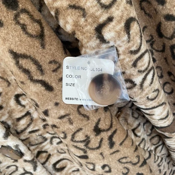 Sisters Outerwear Faux Fur Coat Button Front Pockets A-Line Size Small - Picture 5 of 7